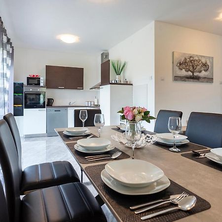 Apartmani Karoca 3 พูลา ภายนอก รูปภาพ