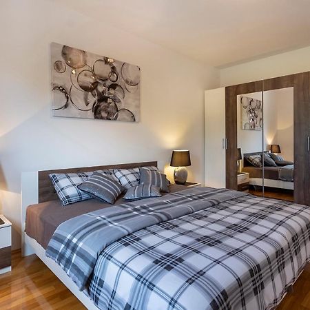 Apartmani Karoca 3 พูลา ภายนอก รูปภาพ