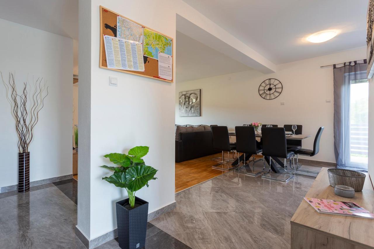 Apartmani Karoca 3 พูลา ภายนอก รูปภาพ