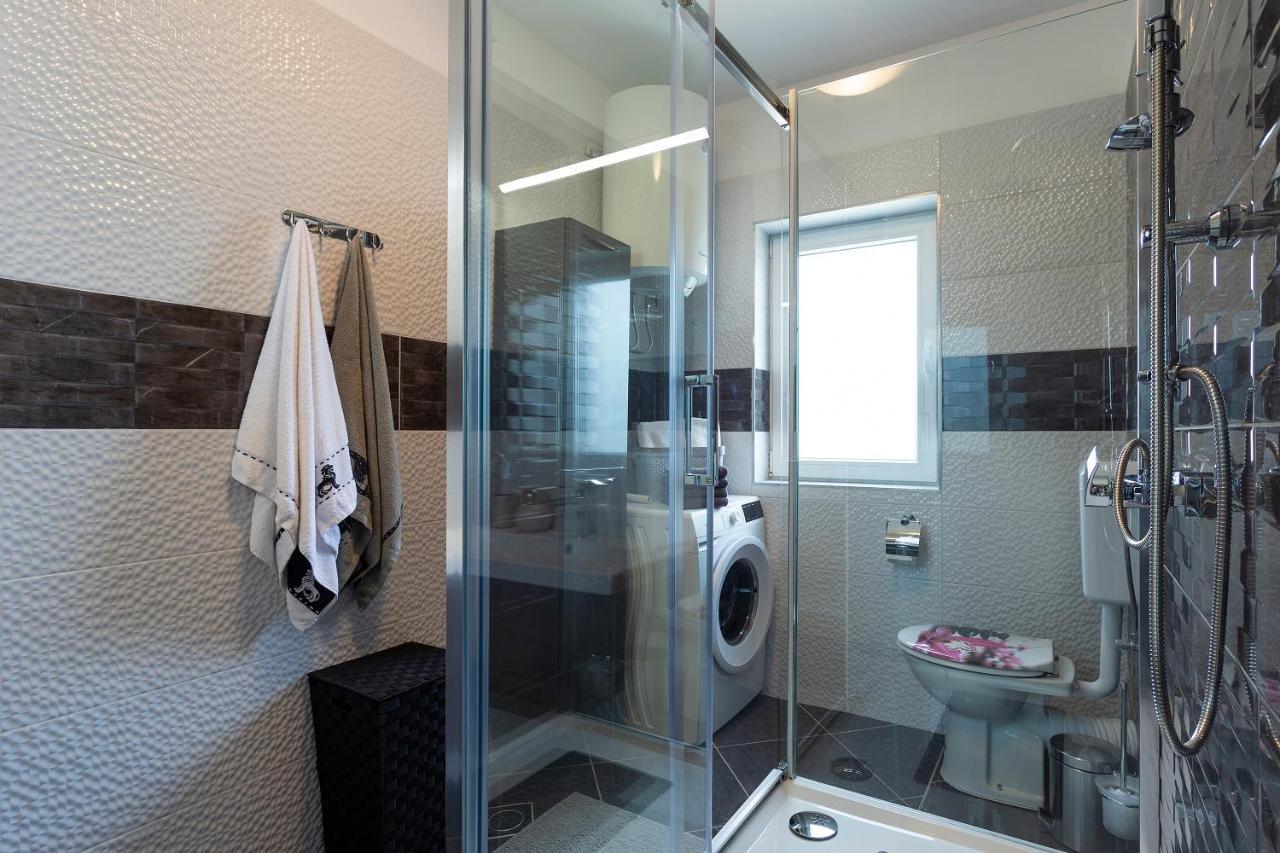 Apartmani Karoca 3 พูลา ภายนอก รูปภาพ