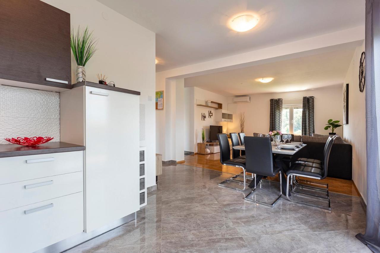 Apartmani Karoca 3 พูลา ภายนอก รูปภาพ