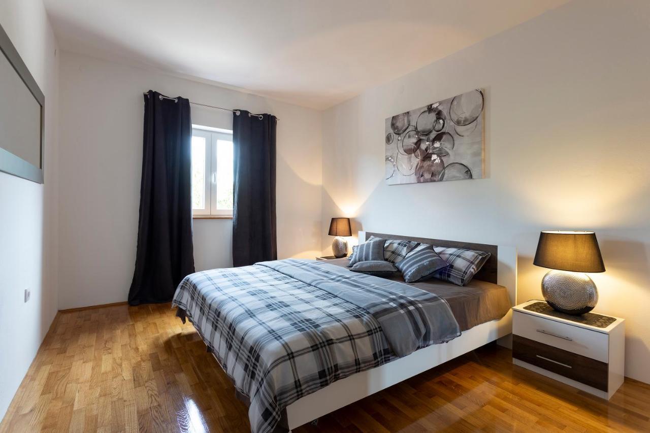 Apartmani Karoca 3 พูลา ภายนอก รูปภาพ