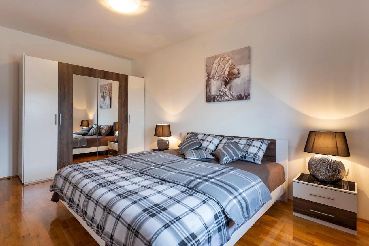 Apartmani Karoca 3 พูลา ภายนอก รูปภาพ