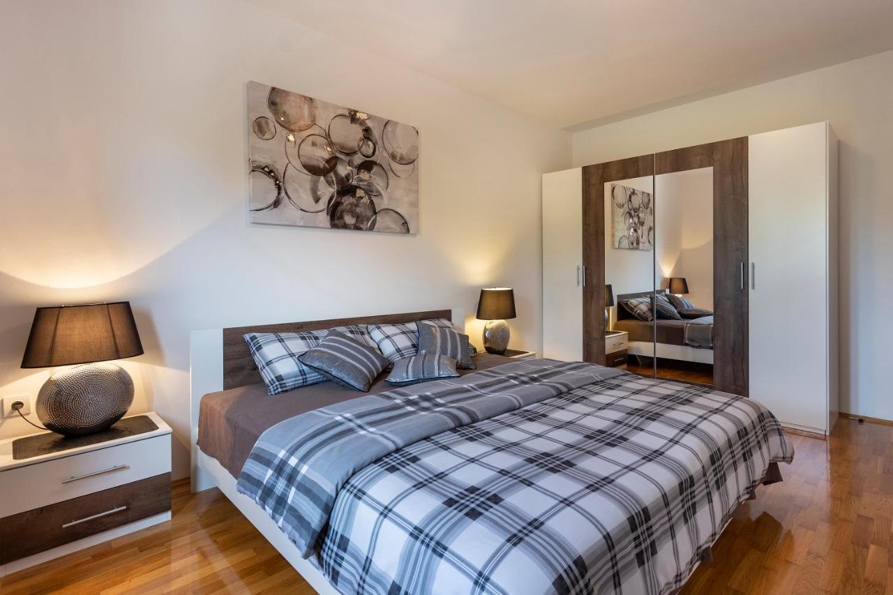 Apartmani Karoca 3 พูลา ภายนอก รูปภาพ